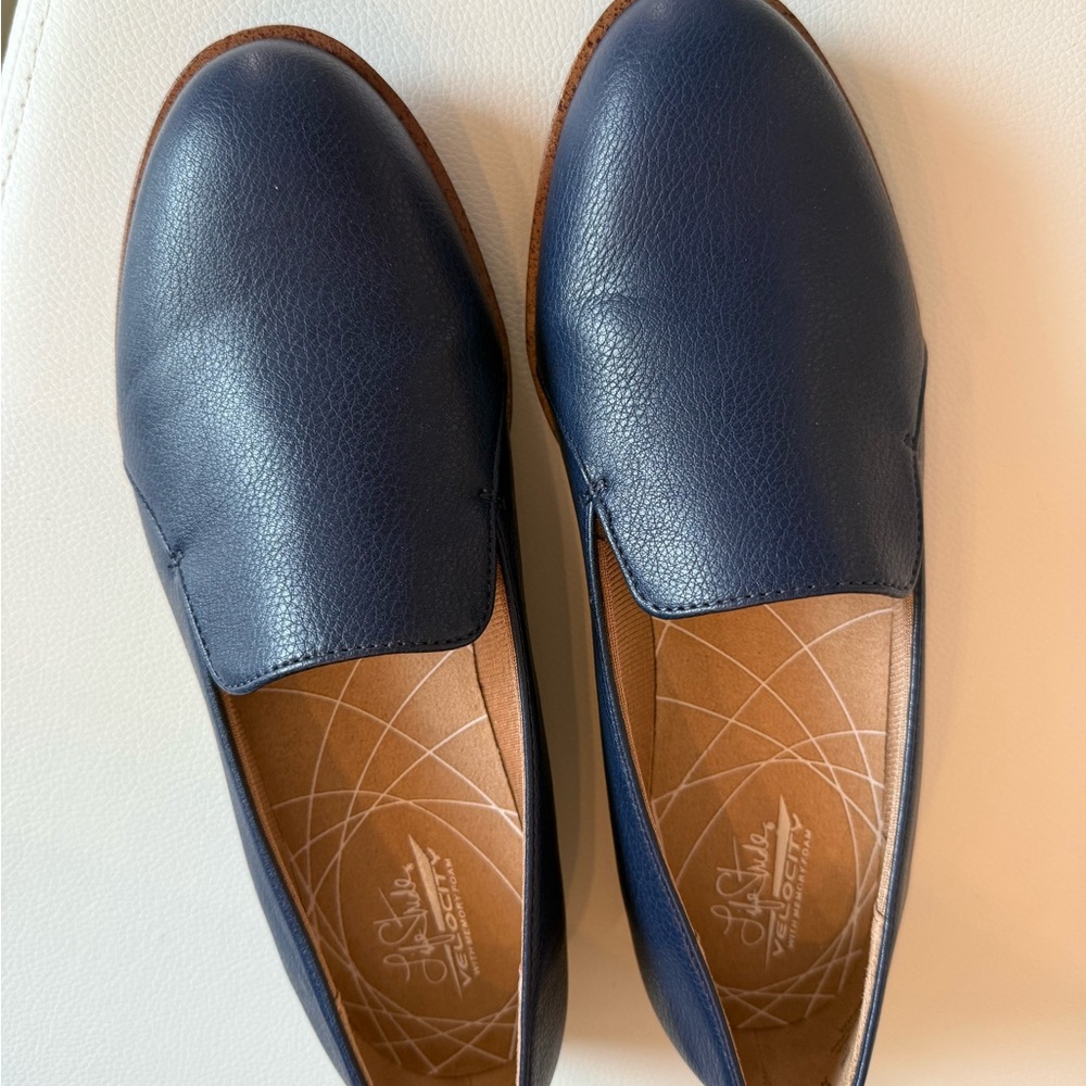 Life Stride Blue Leather Flats for Casual Elegance